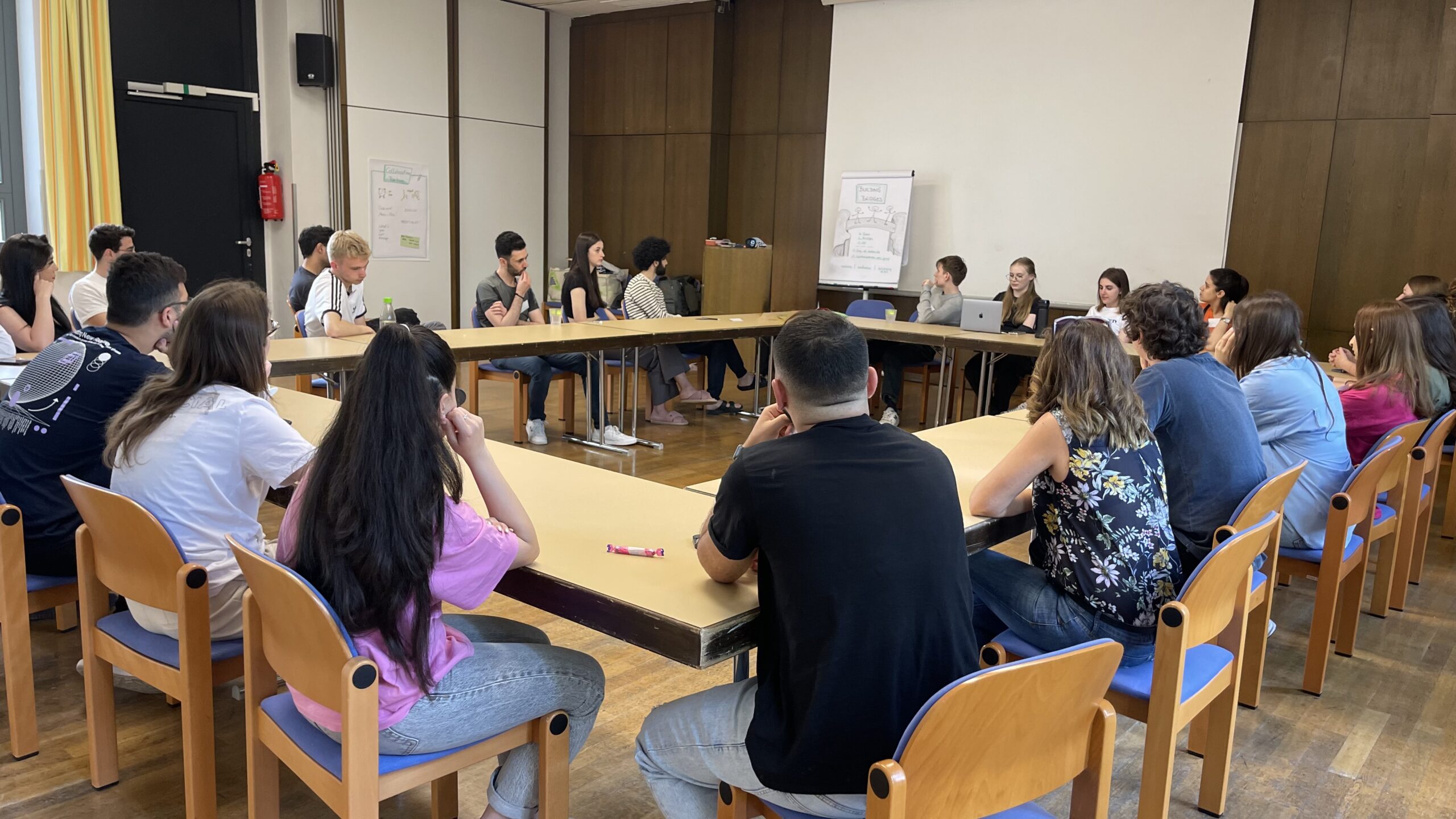 Junge Menschen bei einem Leadership-Workshop von Progressive Minds